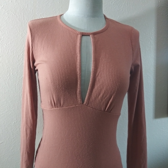 Top - Picture 2 of 2